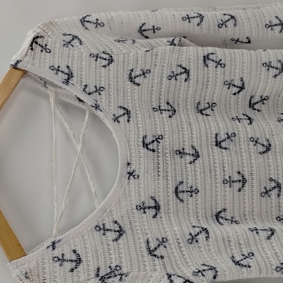 Almost Famous white nautical anchor print crochet feel top size large 3/4 sleeve - Picture 2 of 8